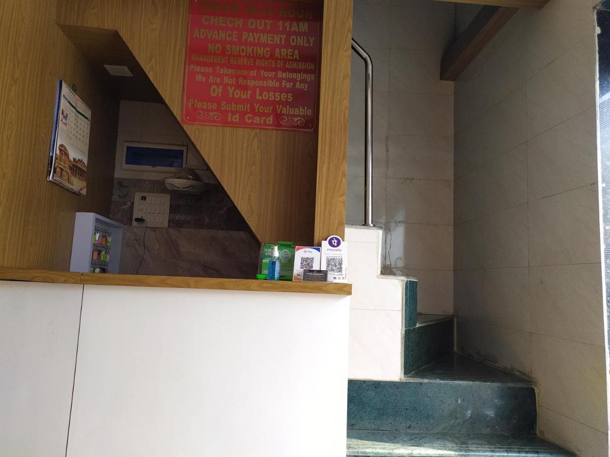 Super Dormitory Ac Deluxe Mumbai Luaran gambar