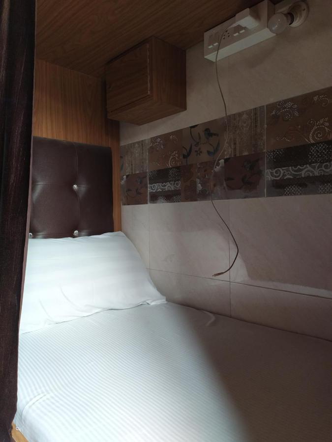 Super Dormitory Ac Deluxe Mumbai Luaran gambar