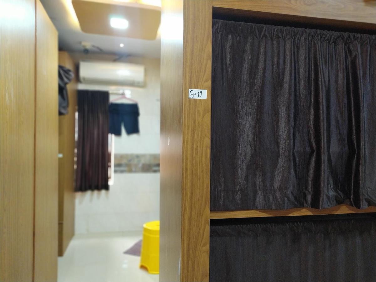Super Dormitory Ac Deluxe Mumbai Luaran gambar