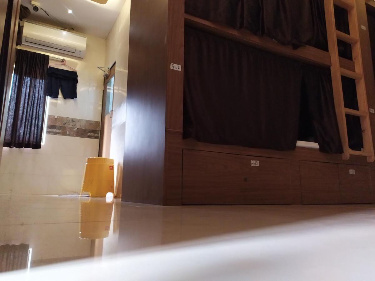 Super Dormitory Ac Deluxe Mumbai Luaran gambar