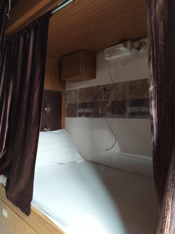 Super Dormitory Ac Deluxe Mumbai Luaran gambar