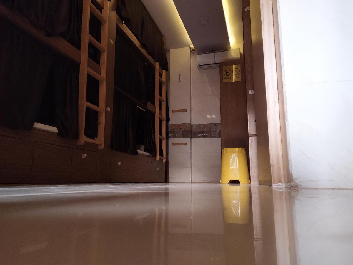 Super Dormitory Ac Deluxe Mumbai Luaran gambar