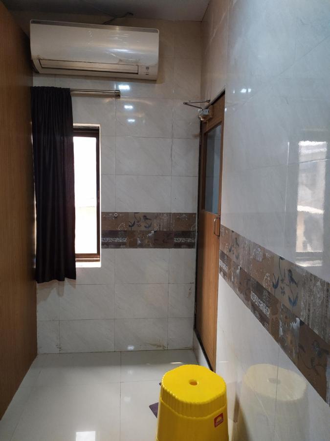 Super Dormitory Ac Deluxe Mumbai Luaran gambar